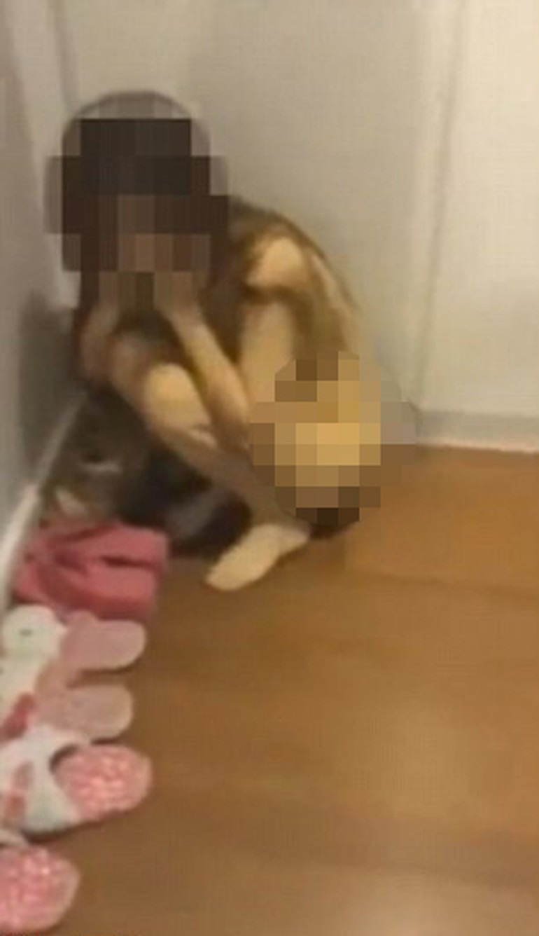 Tayland’da kocasının metresini çırılçıplak kapı dışarı etti! - Resim: 1