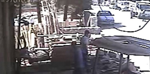 Çarptığı iki çocuğu koltuk kirlenmesin diye bagajda taşıdı - Resim: 1