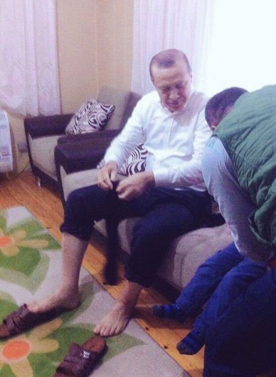 Flaş: Erdoğan'ın şehit evindeki abdest fotoğrafı rekor kırdı - Resim: 1