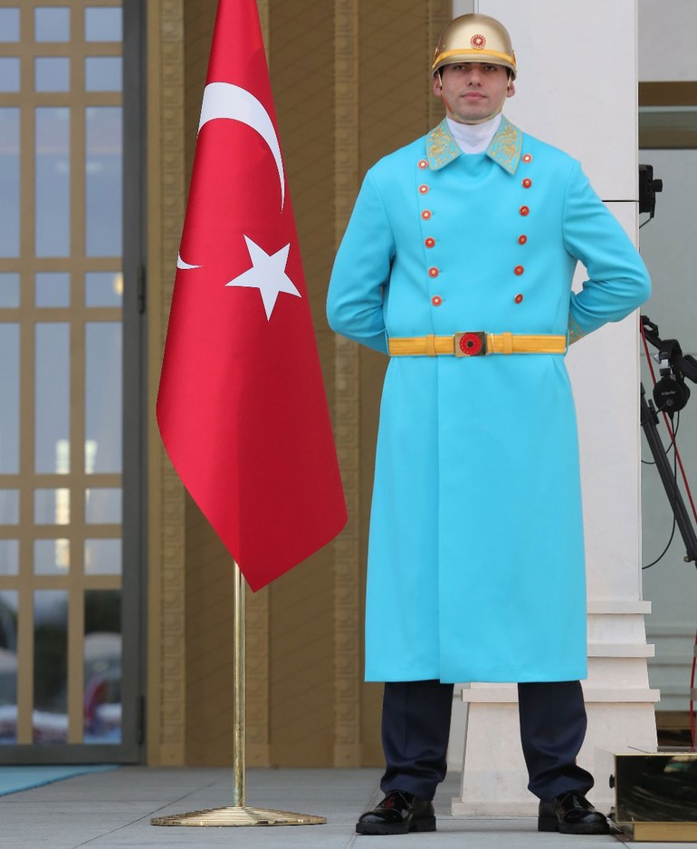 Cumhurbaşkanlığı Sarayı'nda nöbetçi polislere yeni kıyafet - Resim: 1