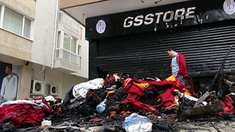 O mağaza kapandı! Açılışı olay olmuş ve yakılmıştı - Resim: 1