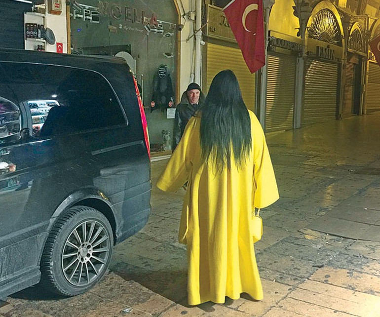 Bülent Ersoy Kapalıçarşı'ya minibüsle girdi - Resim: 1