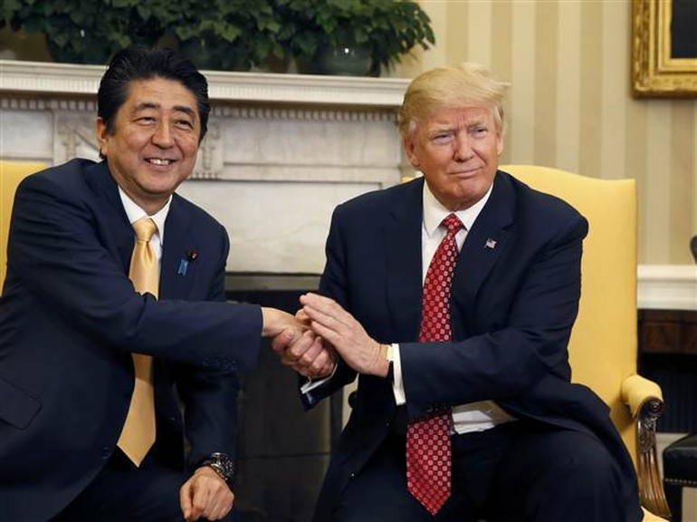 Japon liderle görüşen Trump'tan şok hareket! - Resim: 1