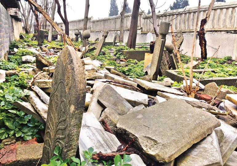 İlber Ortaylı: Bu cehalet ve hödüklükle her şeyin hakkından geliriz - Resim: 1