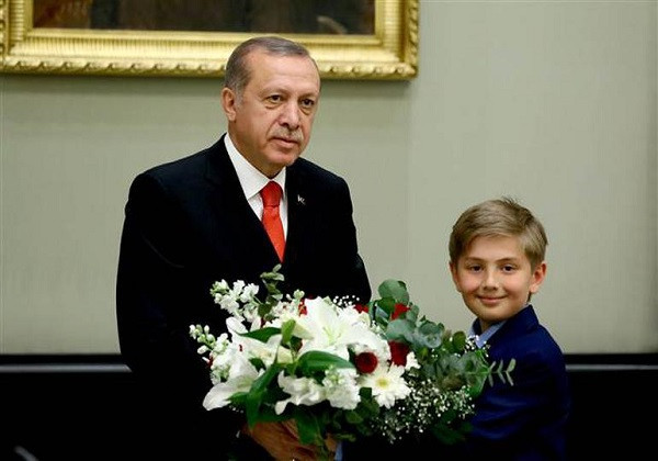 Erdoğan'ın koltuğuna oturdu, öyle şeyler söyledi ki - Resim: 2