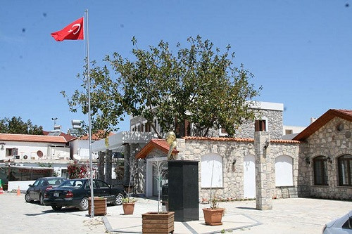 Kenan İmirzalıoğlu'nun Marmaris'teki evinden milyonluk karı! - Resim: 1