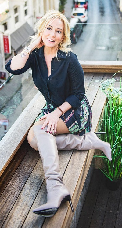 Saba Tümer: 40'lı yaşlarımda daha seksi bir kadın oldum - Resim: 1