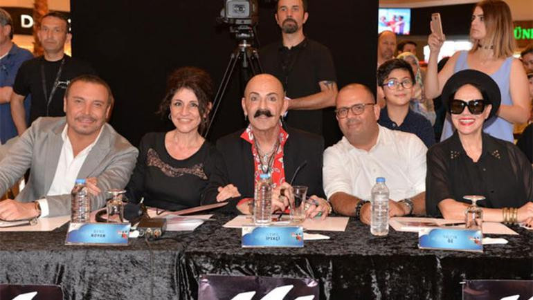 Cemil İpekçi Bensu Soral'ı rezil etti: Hamam şalvarı gibi güzelliğini mahvetmiş - Resim: 1