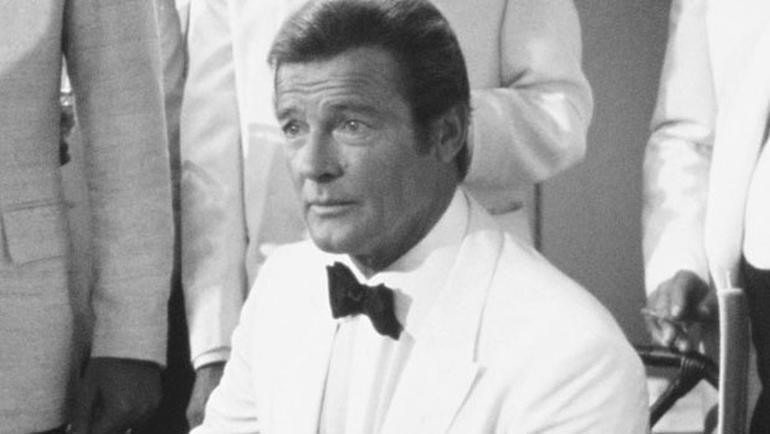 James Bond'u kaybettik! Roger Moore vefat etti - Resim: 1