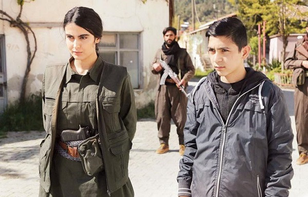 İsimsizler'de teröristi canlandıran Emel Dede'ye tepkiler! - Resim: 1