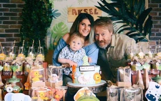 Bensu Soral kucağına bebeği aldı - Resim: 1