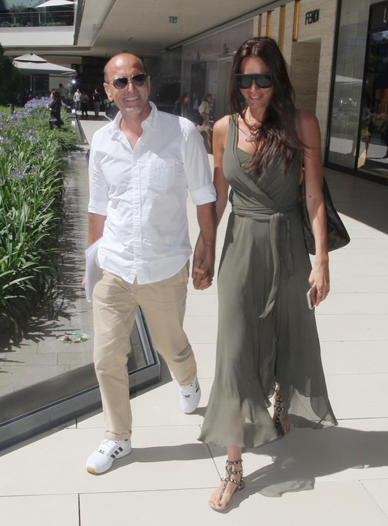 Güzide Duran ve Adnan Aksoy dedikodulara inat el ele - Resim: 1