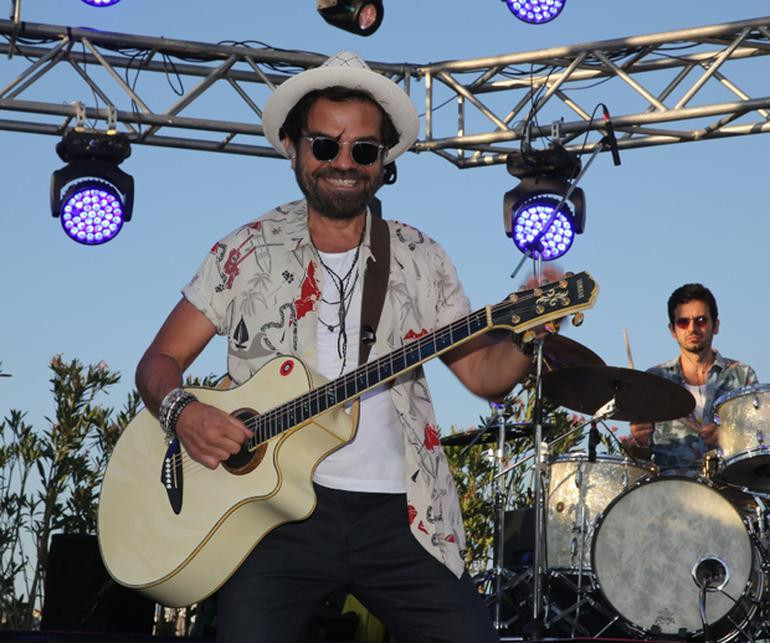 Bikinili fotoğraflarının çekilmesi Beren Saat’i kızdırdı - Resim: 1