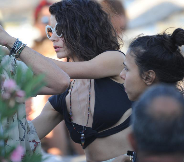 Bikinili fotoğraflarının çekilmesi Beren Saat’i kızdırdı - Resim: 2