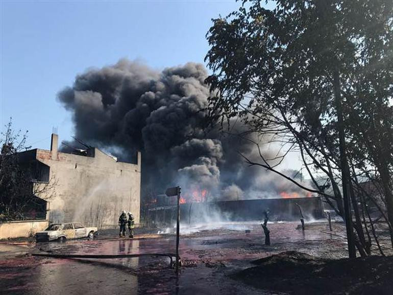 Bursa'da dev boya fabrikası yandı - Resim: 1