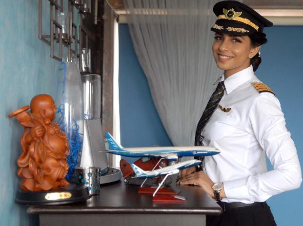 30 yaşındaki kadın pilottan dünyada bir ilk - Resim: 1