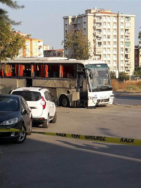 Son dakika haberleri: İzmir’de cezaevi servis aracının geçişi sırasında patlama! - Resim: 1