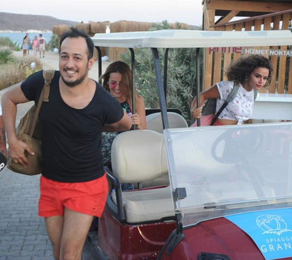 Sarp Apak yeni filmini halkın takdirine bıraktı - Resim: 1