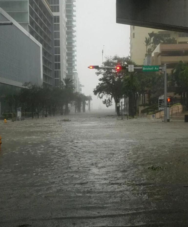 İlker İnanoğlu, Irma dehşetini paylaştı... - Resim: 1