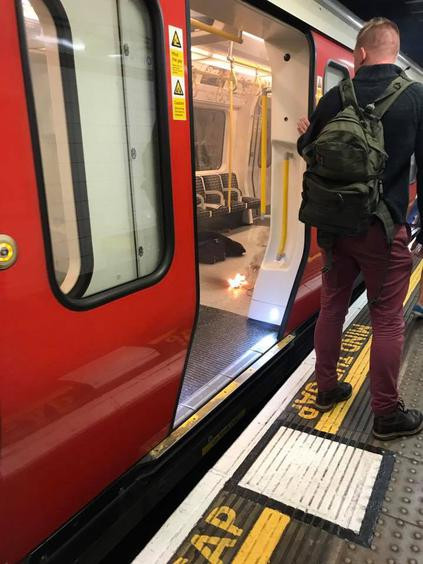 Londra'daki Tower Hill metro istasyonunda patlama - Resim: 1