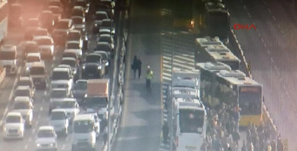 Sefaköy'de metrobüs kazası: Çok sayıda yaralı var - Resim: 2