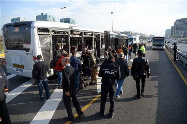 Sefaköy'de metrobüs kazası: Çok sayıda yaralı var - Resim: 3