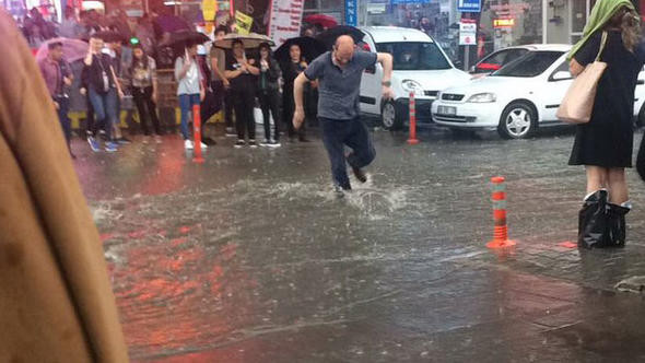 Ankara'yı şiddetli yağış vurdu... İstanbul'da şok uyarı - Resim: 2