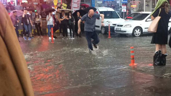 Ankara'yı şiddetli yağış vurdu... İstanbul'da şok uyarı - Resim: 2