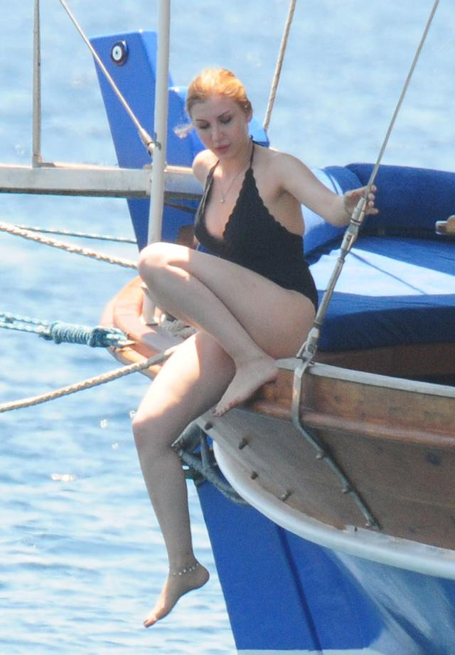 Çukur'un Komiser Emrah'ı Alperen Duymaz'ın gizemli sevgilisi - Resim: 1