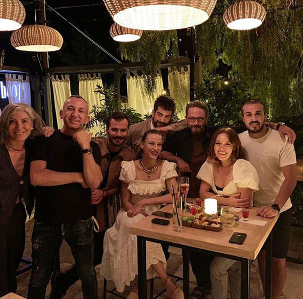 Ezgi Mola sevgilisiyle ortak olup Alaçatı'da gece kulübü açtı - Resim: 1