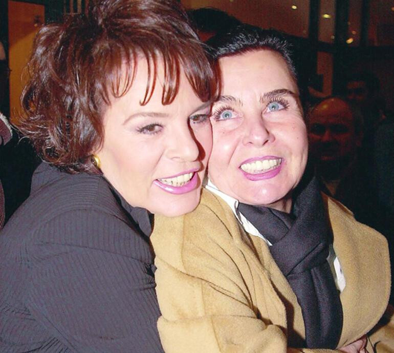 Hülya Koçyiğit Fatma Girik'in Ardından Gözyaşlarına Boğuldu - Resim: 1