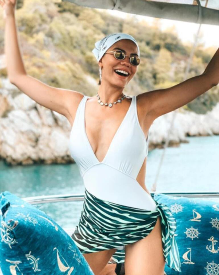 Demet Özdemir'in Bitmeyen Tatil Pozları - Resim: 1