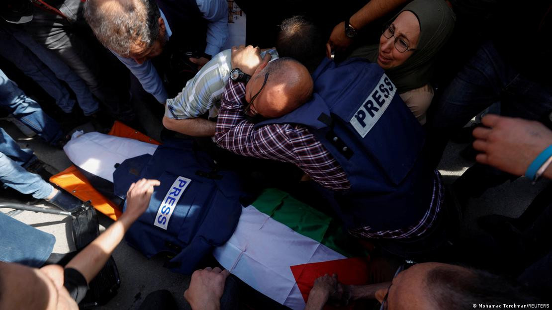 Muhabir Şirin Ebu Akile, İsrail Askerleri Tarafından Açılan Ateşle Katledildi - Resim: 1