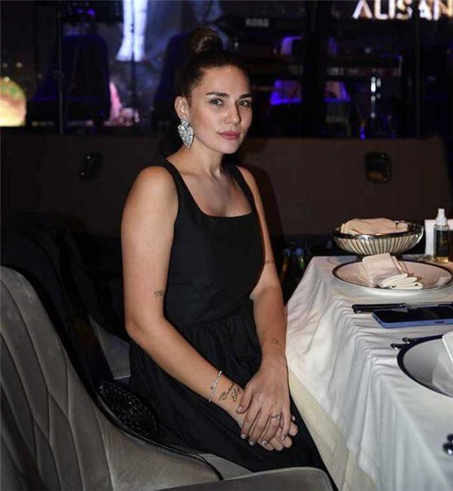 Alişan, Kardeşinin Ölümünden Sonra Sahne Öncesi Destek Alıyor - Resim: 1