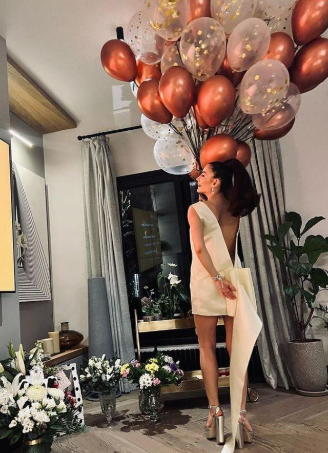 Demet Özdemir'in Doğum Günü Elbisesi Çok Konuşulacak - Resim: 1