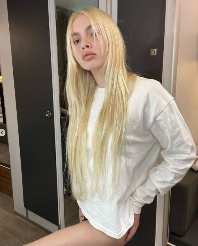 Aleyna Tilki İç Çamaşırlı Pozuyla 23 Nisan Kutlayınca Sert Tepki Topladı - Resim: 1