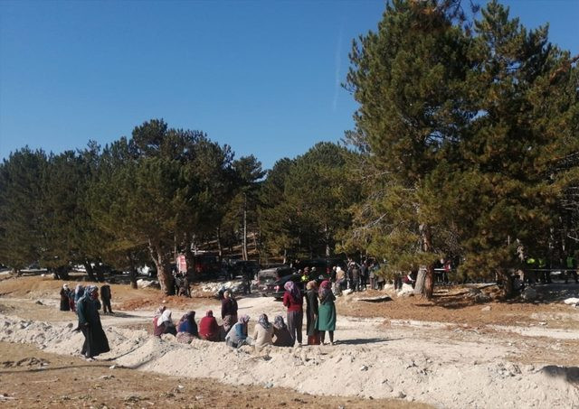 Afyonkarahisar'da Öğrenci Servisi Devrildi: 5 Kişi Hayatını Kaybetti - Resim: 1