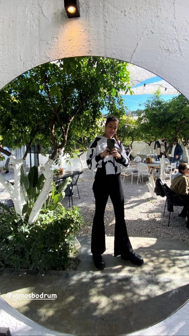 Başak Dizer Ayna Karşısında Karnı Burnunda Poz Verdi - Resim: 1