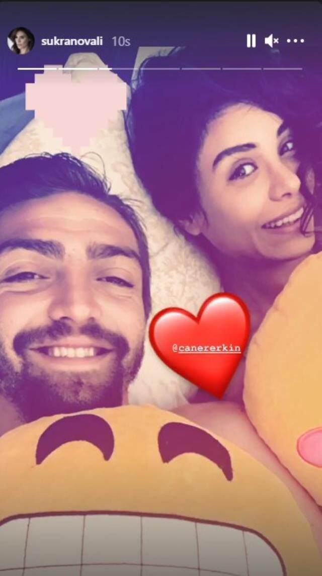 Şükran Ovalı ve Caner Erkin'den yatak pozu: Vücutlarını emojiyle.. - Resim: 1