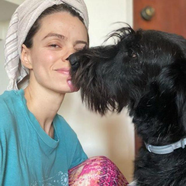 Özge Özpirinçci'den Takipçilerine Güldüren Cilt Bakımı Tüyosu - Resim: 1