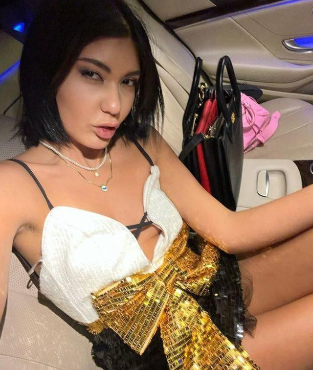 Bahar Candan'ın Araba Pozu Gündemde: Koltukaltı Kriz Oldu - Resim: 1