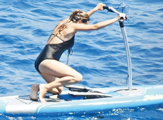 Seda Bakan'ın deniz bisikletinde zor anları - Resim: 1