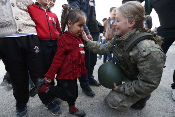 Yüksekova'da kadın subayların çocuk şefkati - Resim: 2