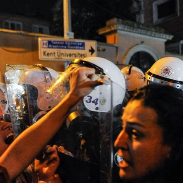 Taksim'de kadınların gece yürüyüşüne polisten sert müdahale - Resim: 2
