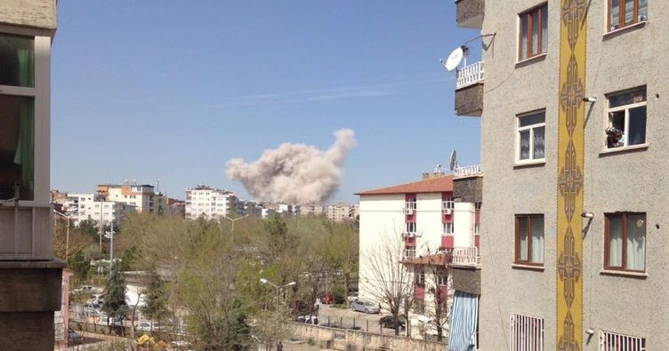 Son dakika haberleri: Diyarbakır Bağlar'da şiddetli patlama: Ambulanslar olay yerine gidiyor - Resim: 2