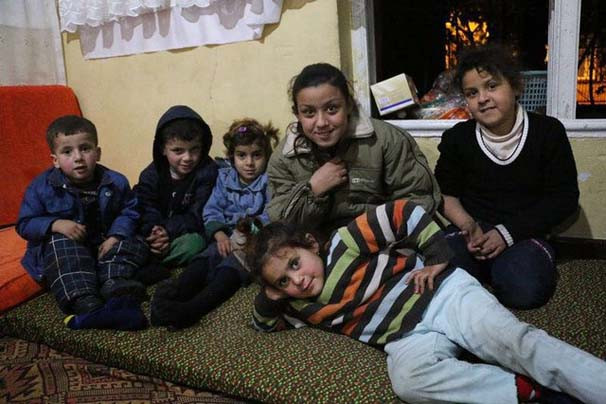 Kaldırımda uyuyan pembe montlu çocuk Suriyeli Suad çıktı - Resim: 4