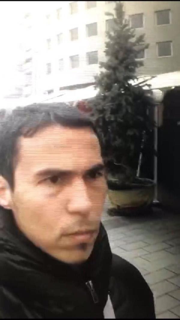 Bulun bu alçağı! Polis o teröristi her yerde arıyor - Resim: 1