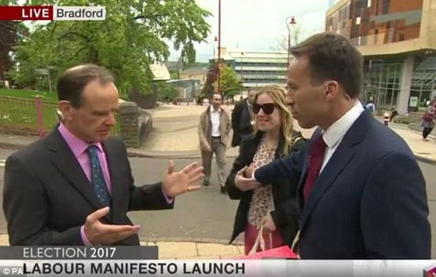 BBC muhabiri, canlı yayını bölen kadını memesinden tutarak itti - Resim: 1