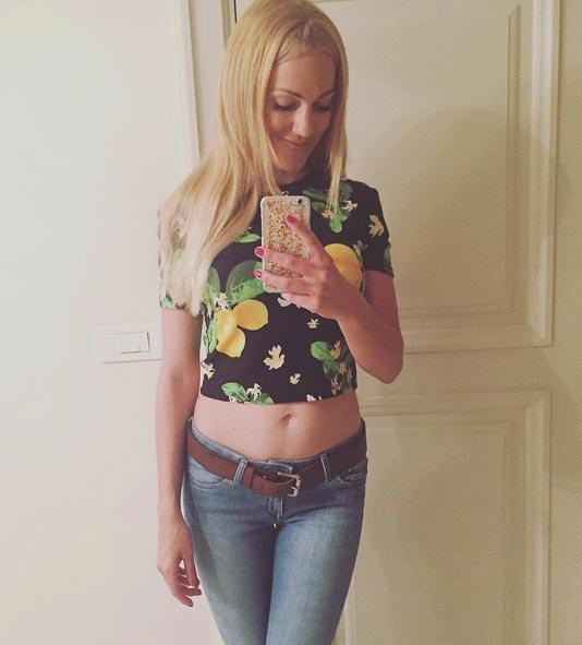 Meryem Uzerli'nin göbeğini açıkta bırakan pozuna olay yorum! - Resim: 1