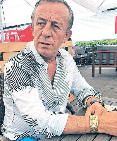 Ağaoğlu altın bileziğiyle kolunda servet taşıyor - Resim: 1